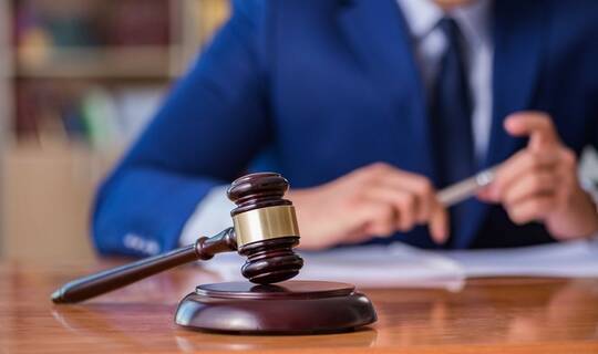 помощь в суде